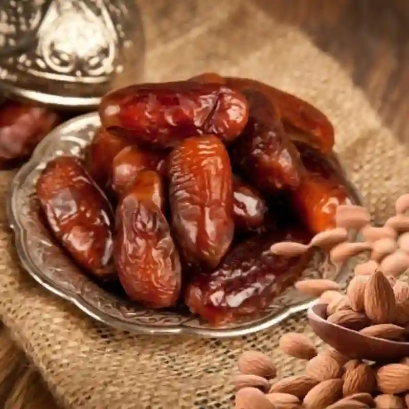 Chà là kẹp Hạnh nhân Mỹ